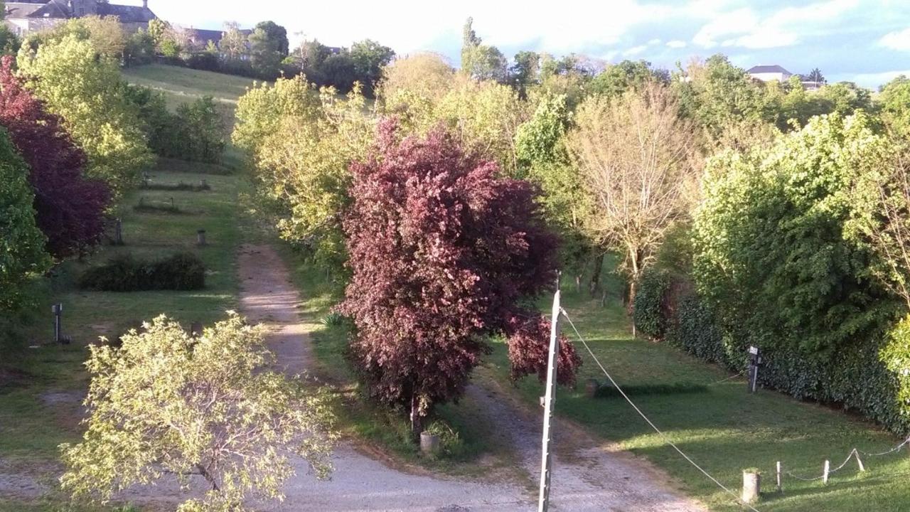 Bed and Breakfast A L'Etape De La Ferme Noailles  Экстерьер фото